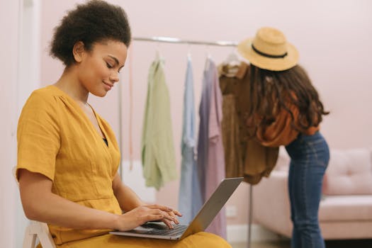 Historia de la moda: un recorrido por las prendas de mujeres